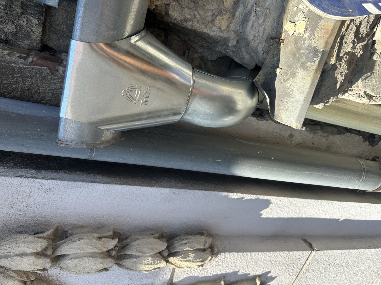Dachrinnenreinigung und -reparatur
